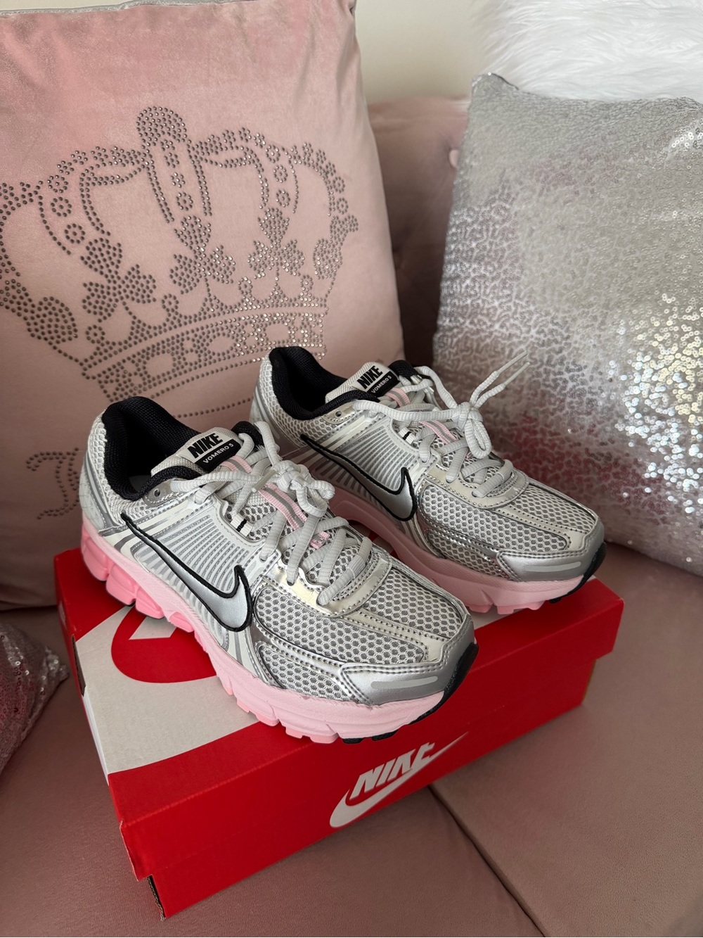 Nike Zoom Vomero 5 Women’s Size 7 Gray Pink Running Shoes NEW